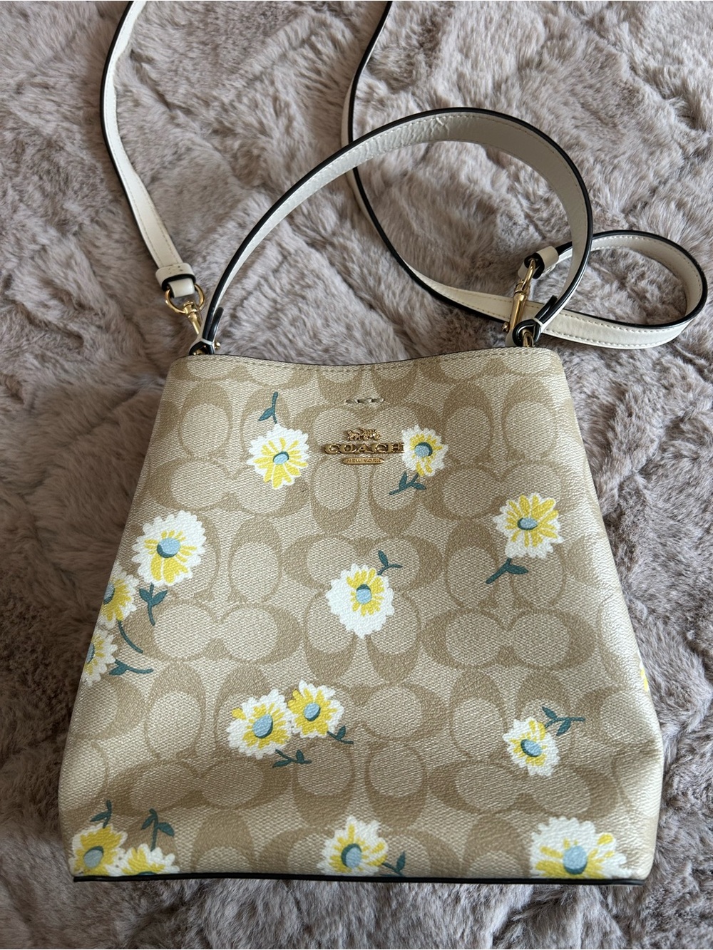 Authentic Coach Beige Floral Signature Bucket Bag - Picture 2 of 7